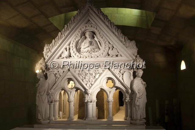 luxembourg 24.JPG - Tombeau de St Willibrord, Crypte de la basilique d'EchternachPetite Suisse luxembourgeoiseGrand Duché de Luxembourg